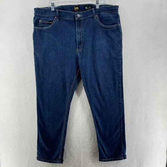 Lee Jeans Mens 42x30 Blue Medium Wash Regular Fit Slim Straight Fit Leg Pockets - Picture 1 of 10